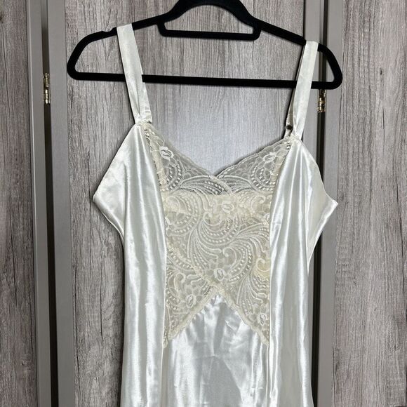 VTG VS Victoria’s Secret Gold Label White Lace Silk Long Slip Slit Size M NEW - Picture 2 of 9